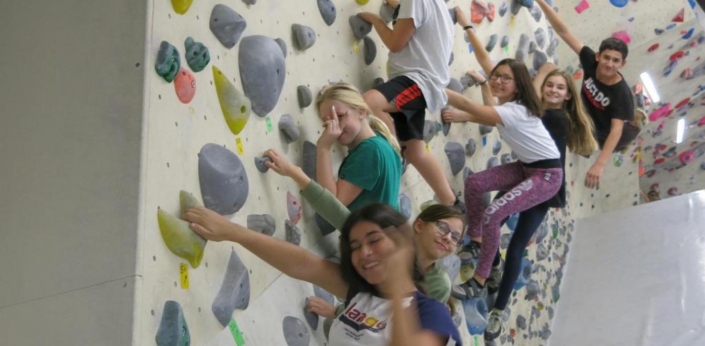 Gruppenfoto Kletterwand